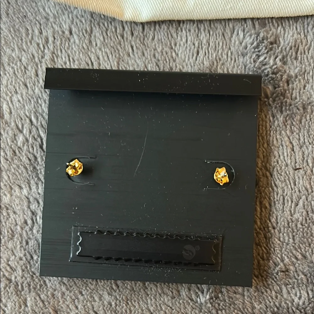BRAND NEW! Coach Gold Flower Stud Earrings with Dust Bag! - Picture 3 of 3